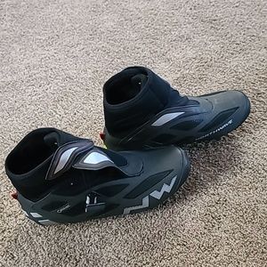 Cycling shoes